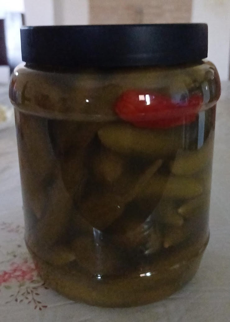 צנצנת קילו של מלפפון חמוץ בחומץ