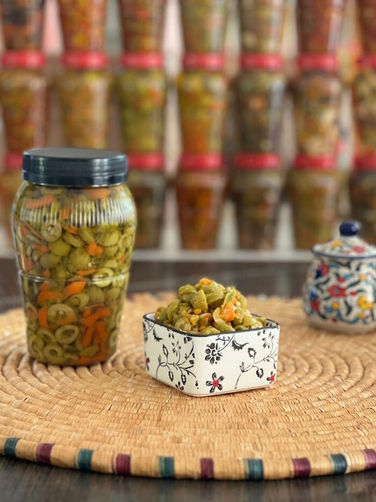 סלט זיתים עם שום ותבלינים 700 גרם