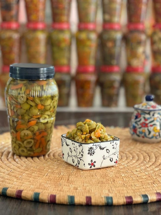 סלט זיתים עם שום ותבלינים 700 גרם